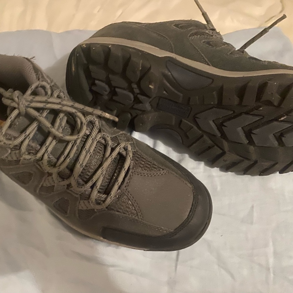 Original Weatherproof Pathfinder sneaker/bootshoe. (Box will not be included)